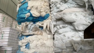 出售丝绵下脚料，干净丝绵，现货有10吨左右，压包好的，货在河南商丘