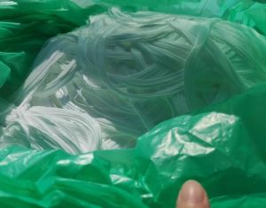 出售医疗废丝，14吨纺丝，原料为PES、DMAC、PVP，货在广东广州