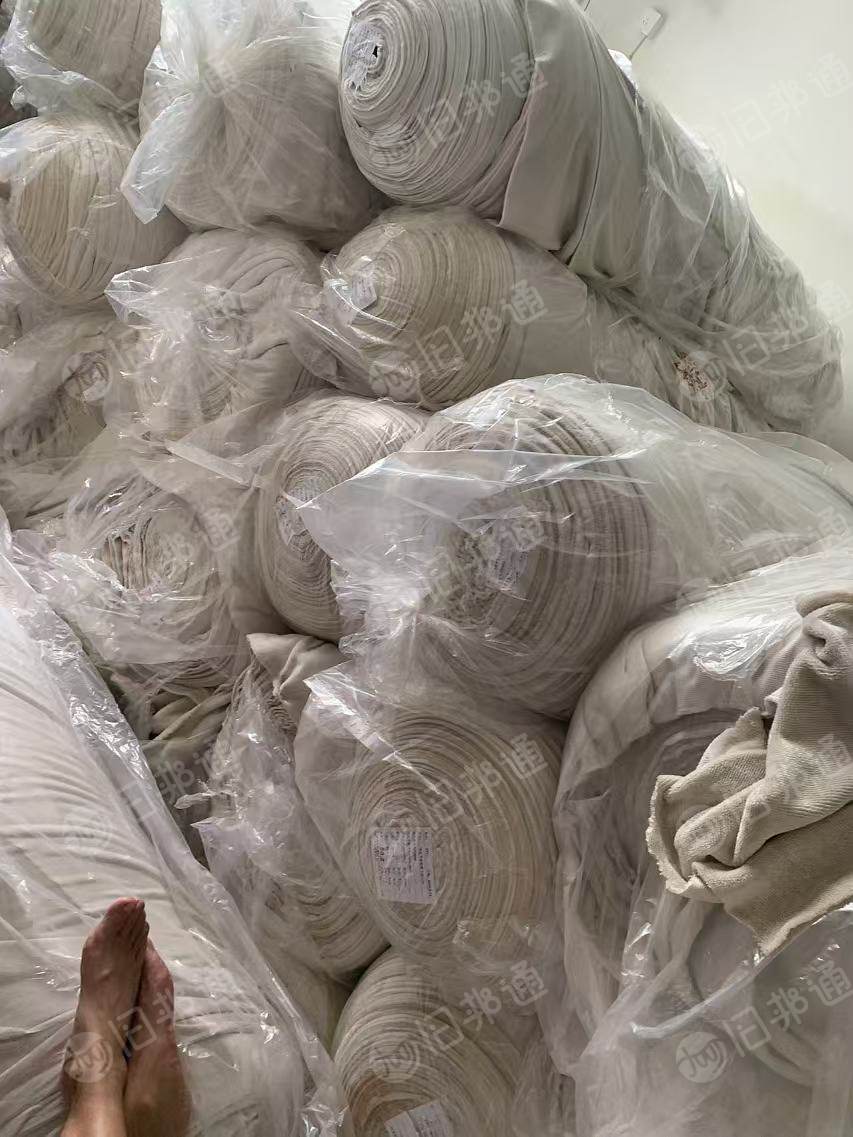 长期出售单面的杏色法兰绒布,阳离子法兰绒,库存绒布,同一批次,门幅2.1克重270左右