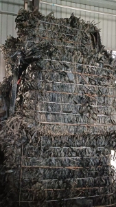 出售滴灌带压块料，现货有一百四十多吨