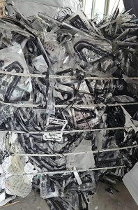 出售阻燃PC片材，带胶PC废料，PC油墨料，现货一挂车