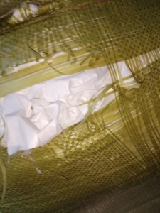 出售白色涤纶废布，涤纶造粒布，服装厂剪下来的边角料，货在浙江海宁