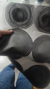 出售黑色涤纶废布，带胶，每月有10来吨，货在河北邢台