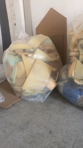 厂家倒闭清理家具厂的海绵边角料，海绵废料，废海绵，免费送