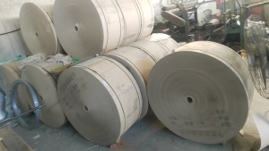 出售卷筒牛皮挂面纸，幅宽40/45/48cm，克重280克，直径1.55m