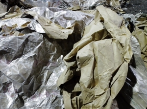 长期出售废纸塑边条，防锈纸废料