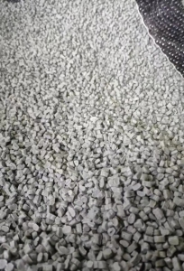 长期出售牙膏皮铝塑颗粒，可注塑，压塑