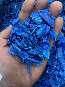 出售大小蓝桶破碎料，现货够30吨