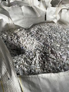 长期回收白色涂料桶破碎料，带字不带字都行，要纯白无黑片的