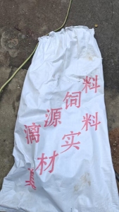 出售一次性的编织袋，有25公斤和50公斤的，25公斤的居多，现货几万条