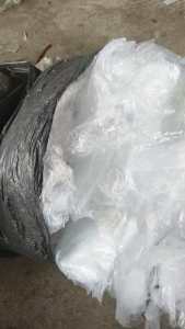 长期出售带胶pe高压膜，部分带硅胶，现货30多吨