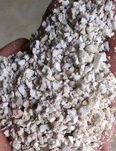 出售PVC鞋底破碎料，有白色和杂色，白色是水洗，花色的有过风选，长期供货