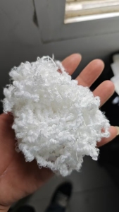 长期出售涤纶废丝，涤纶水丝，含水大概20左右，月供5-10吨左右