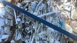 出售卡纸边角料压块，长期有货