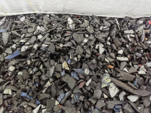 出售保险杠破碎料，月供100多吨