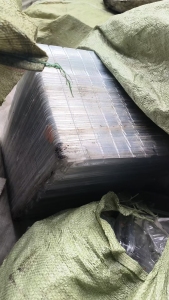 出吸PET吸塑盒毛料，有少量其他材质混合，压块和毛料都有，长期供货