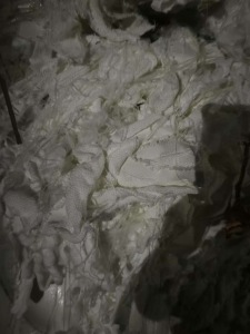 长期出售纺织厂下来的废纱，白色毛衣片，现货十几吨