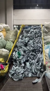 长期出售pe快递袋切边料，废旧pe快递袋废料