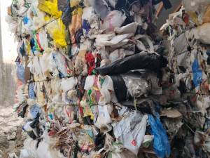 出售生活杂膜，垃圾膜，炼油料，月供30吨