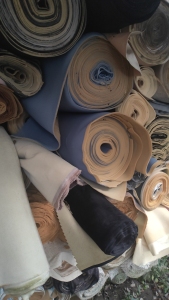 长期出售毛绒复合海绵布，现货20吨，货在浙江慈溪