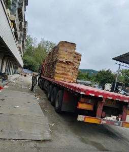 出售纯黄板纸压块，一个月一车，花纸统货，一个月两车