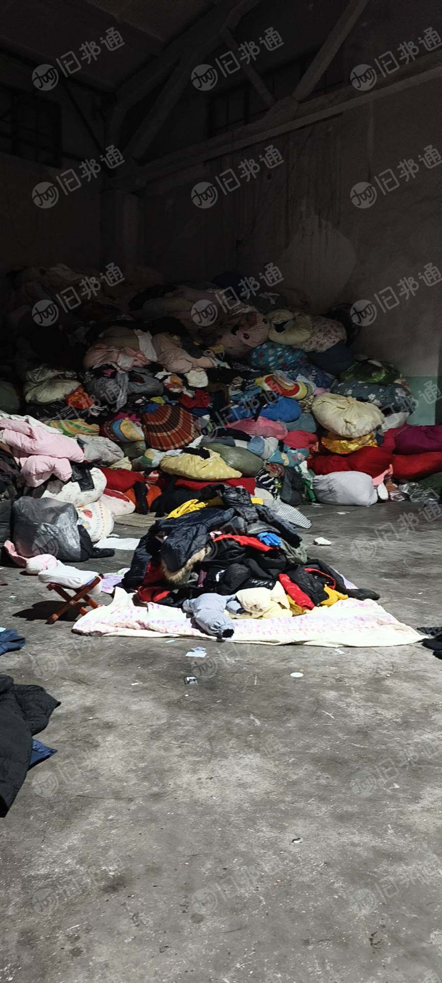 长期大量回收统货箱子货，小区货，旧衣服统货