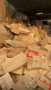 长期出售纯黄板纸箱打包料，花纸箱打包料