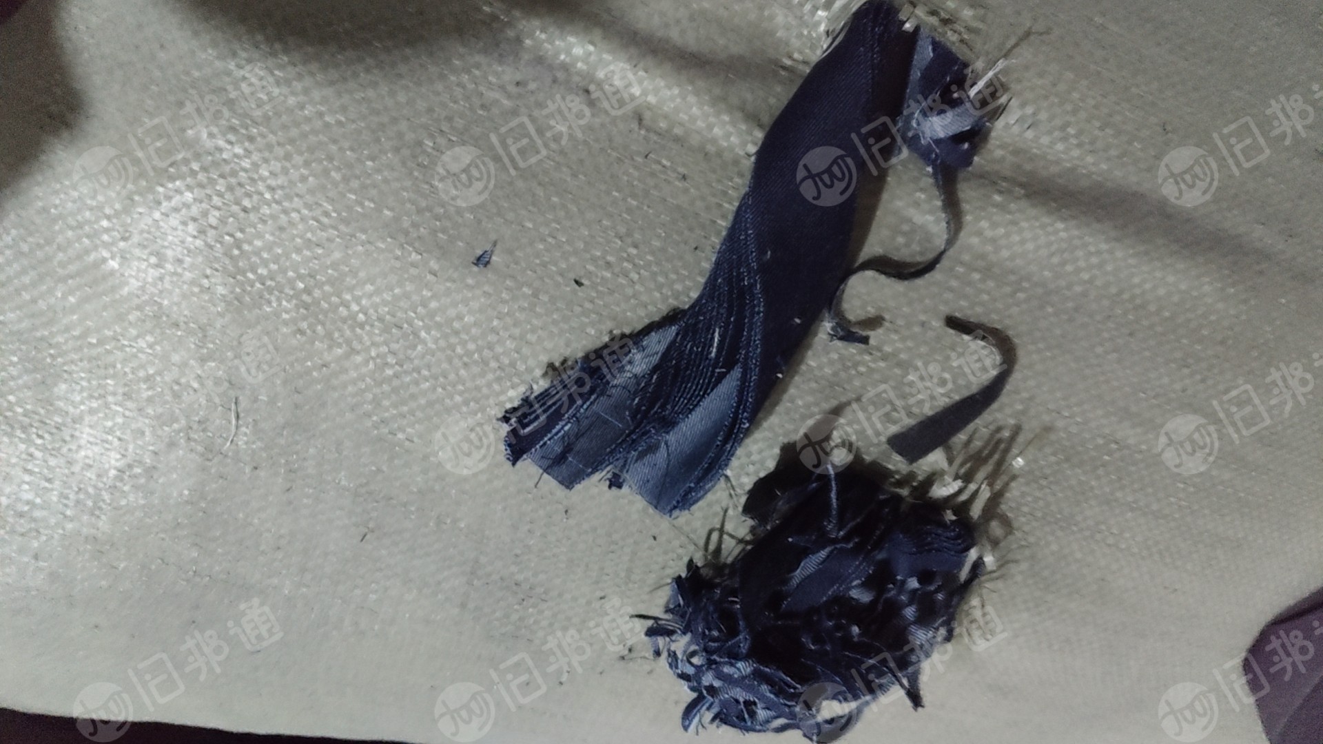 出售牛仔碎布,牛仔布,有涤棉牛仔和全棉牛仔,现货有十几吨,货在陕西西安