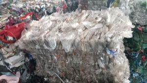 出售餐盒/ 饭盒 /透明丙压块，现货有一挂