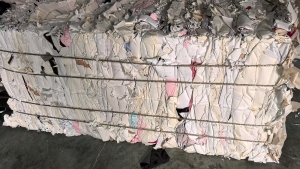 出售皮革纸压包料，一个月80吨