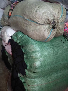 出售涤纶和氨纶废布，化纤布，货在江苏苏州