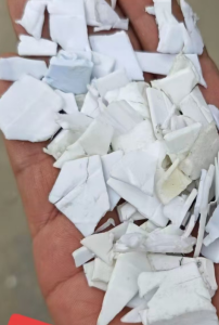 出售奶白桶破碎料