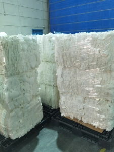 出售白色乳霜纸巾废料,现货够车