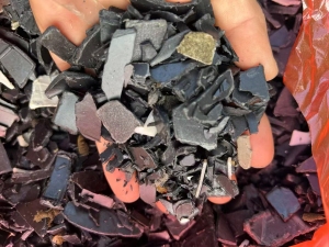 出售汽车暖风机壳破碎料，pa破碎料，月供50多吨