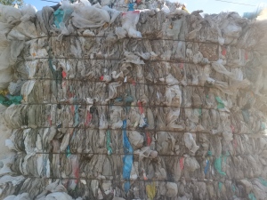 出售PE杂膜炼油料，现货一挂车