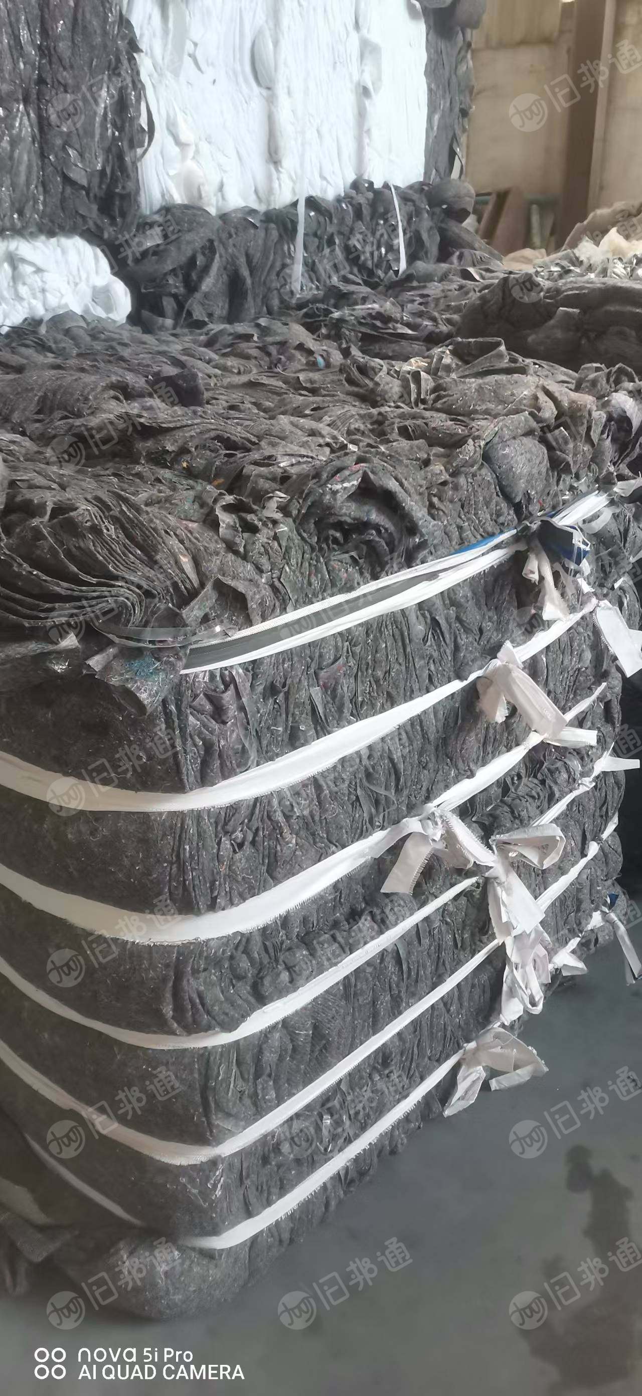 出售隔音毡边角料,原材料是袜子边角料开花棉和毛衣开花棉,一面有塑膜,打绳料,货在江苏常熟