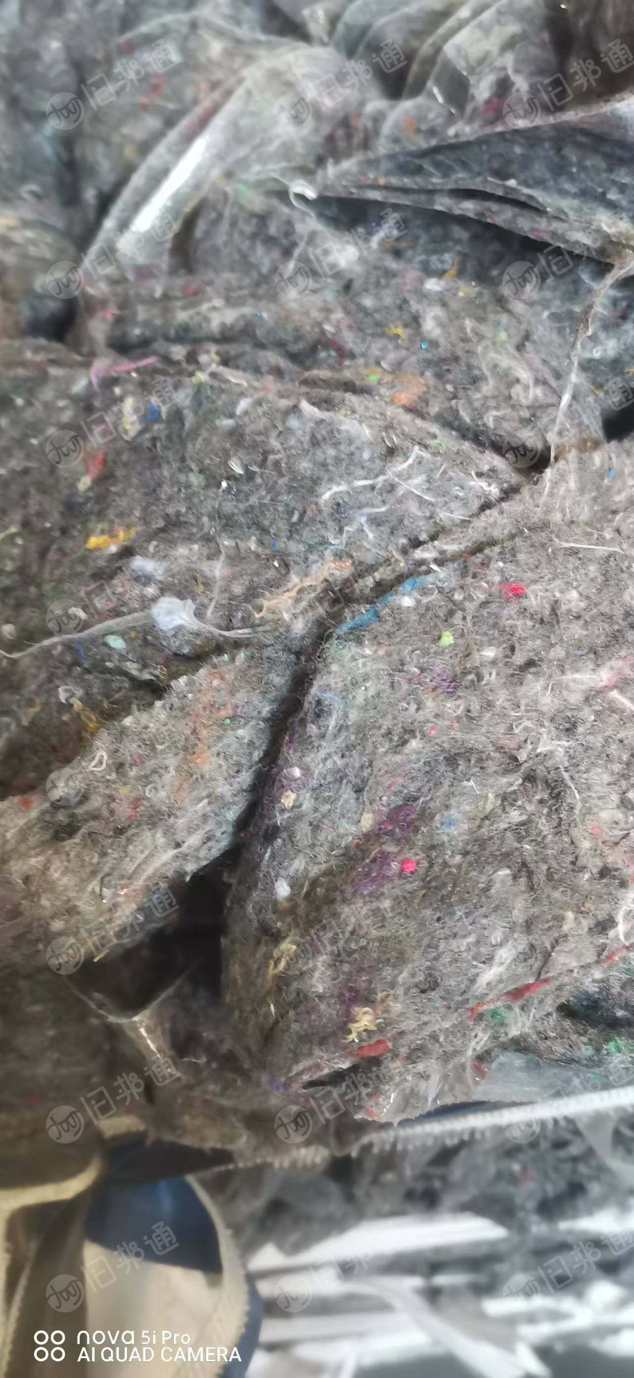 出售隔音毡边角料,原材料是袜子边角料开花棉和毛衣开花棉,一面有塑膜,打绳料,货在江苏常熟