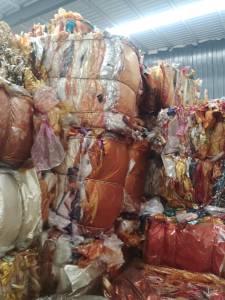 出售烫金膜压包料