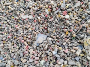 出售酒瓶盖子毛料，现货有30吨