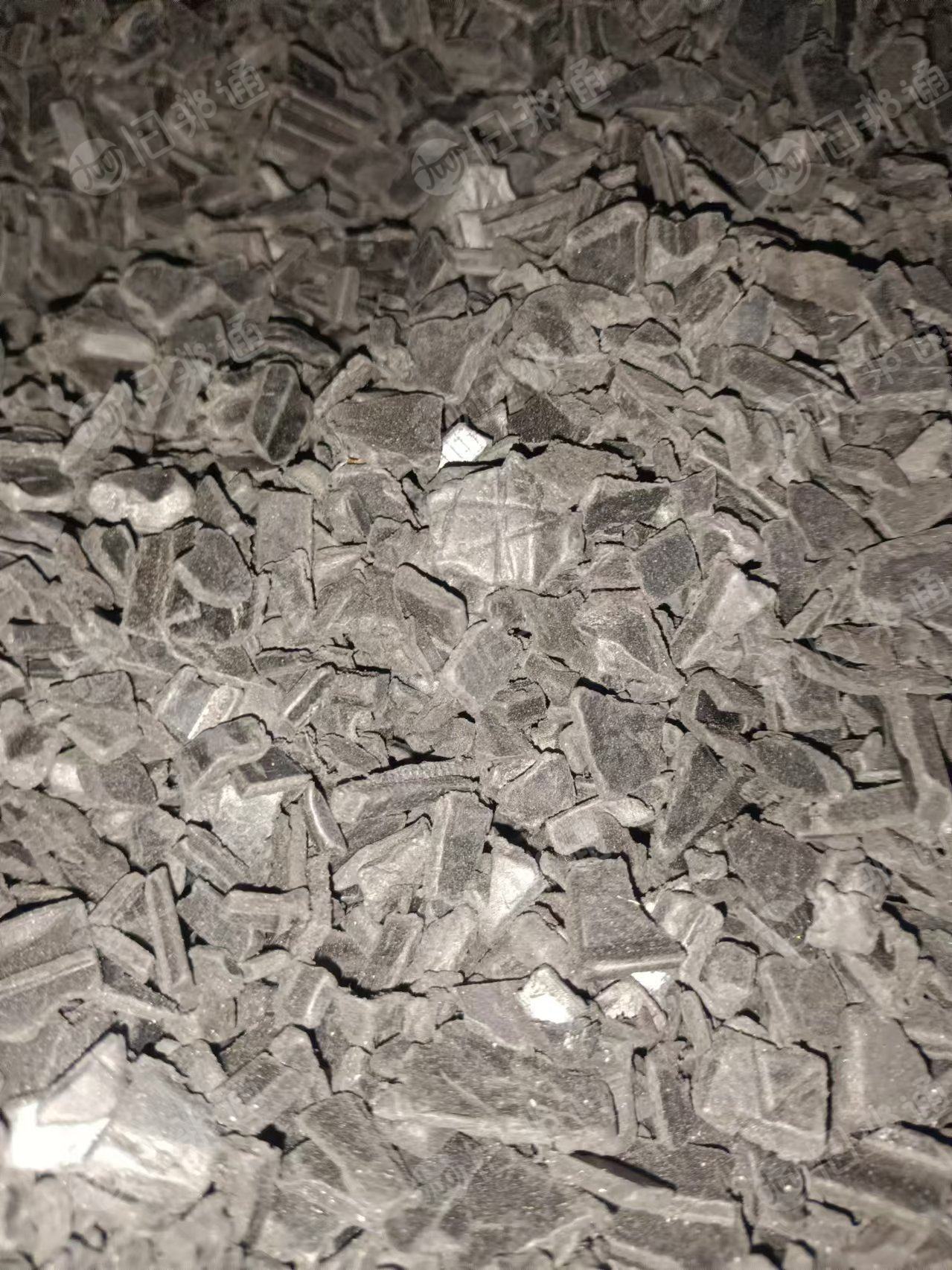 出售汽车上面的废塑料胶条尼龙破碎料,现货八九十吨