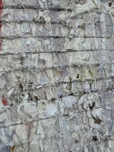 长期出售废不干胶纸压块