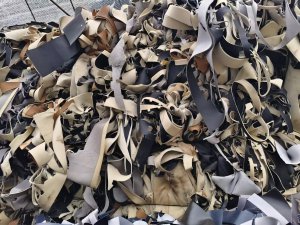 长期出售pvc革边角料，现货10吨左右