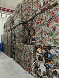 出售铝易拉罐压块，生活杂铝压块