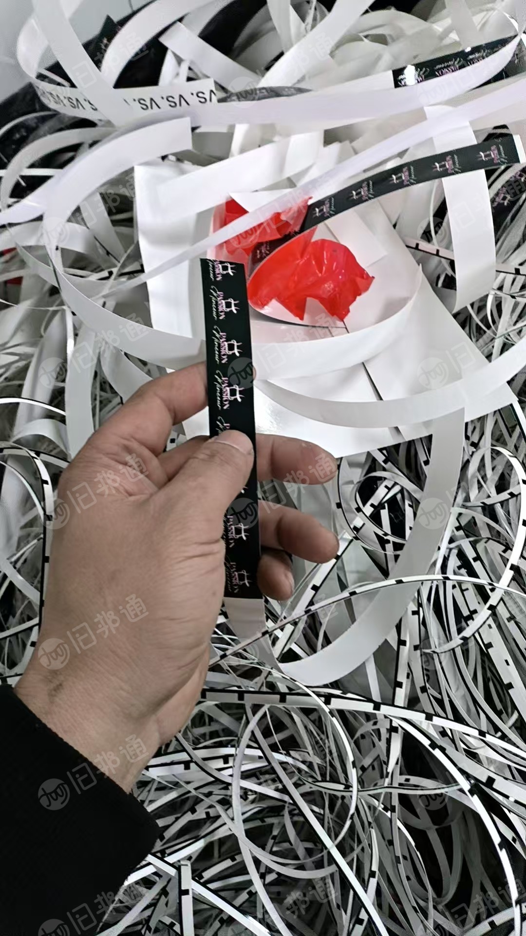 工厂长期处理硅油纸,不干胶胶盘,铜版纸合成纸