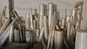 出售pet玻璃钢缠绕膜，卷筒压包都有，表面有土，现货3吨多