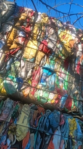 出售纯串壶压块，现货8吨左右