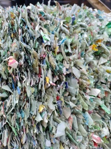 出售pet聚酯片尾料，现货六米八一车