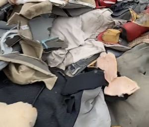 长期大量出售pvc汽车内饰料，pu汽车内饰料，pvc革，pu革，现货一百五十吨