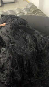 长期出售黑色的涤纶长丝，涤纶弹丝，涤纶废丝，月供8吨左右