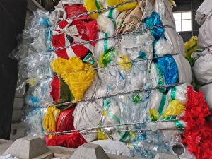 出售PET复合PP膜，现货9*6一车